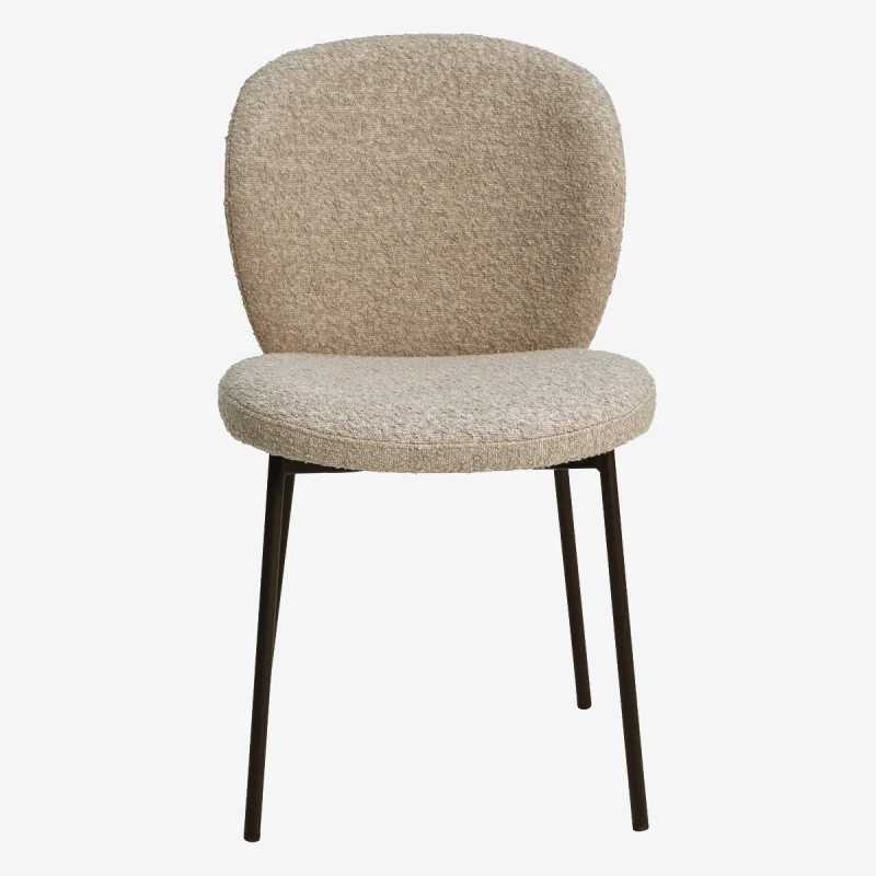Vue de trois-quarts de la chaise PATTY